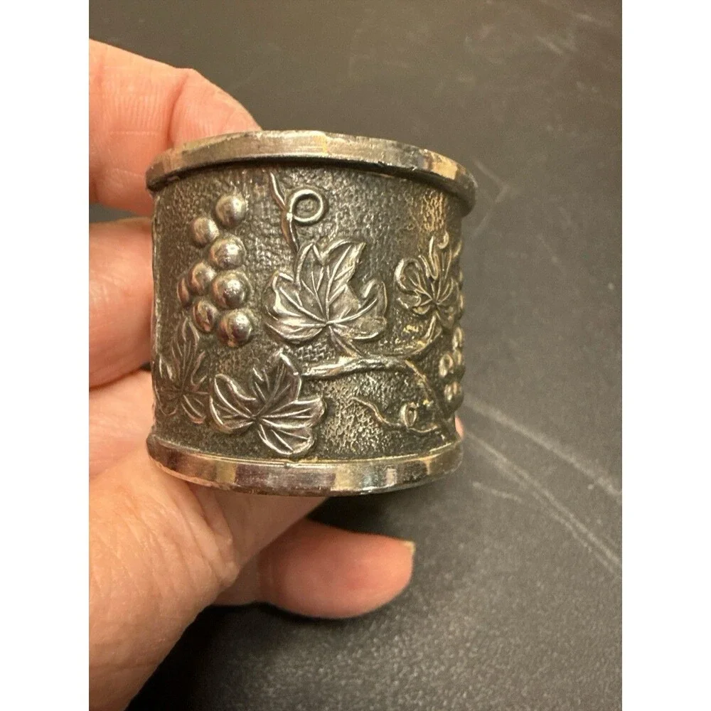 Set of 4 Vintage Silver Plated Heavy Napkin Rings Flowers Scroll Design Japan